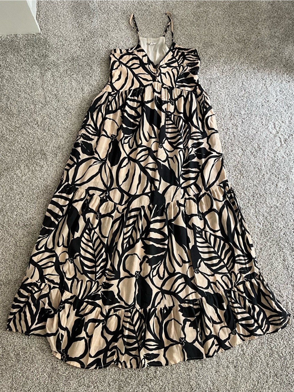 aerie Black & Cream Leaf-Print Women’s lightweight dress.